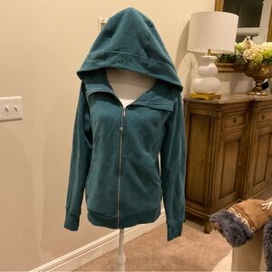 Size 6 lululemon scuba hoodie